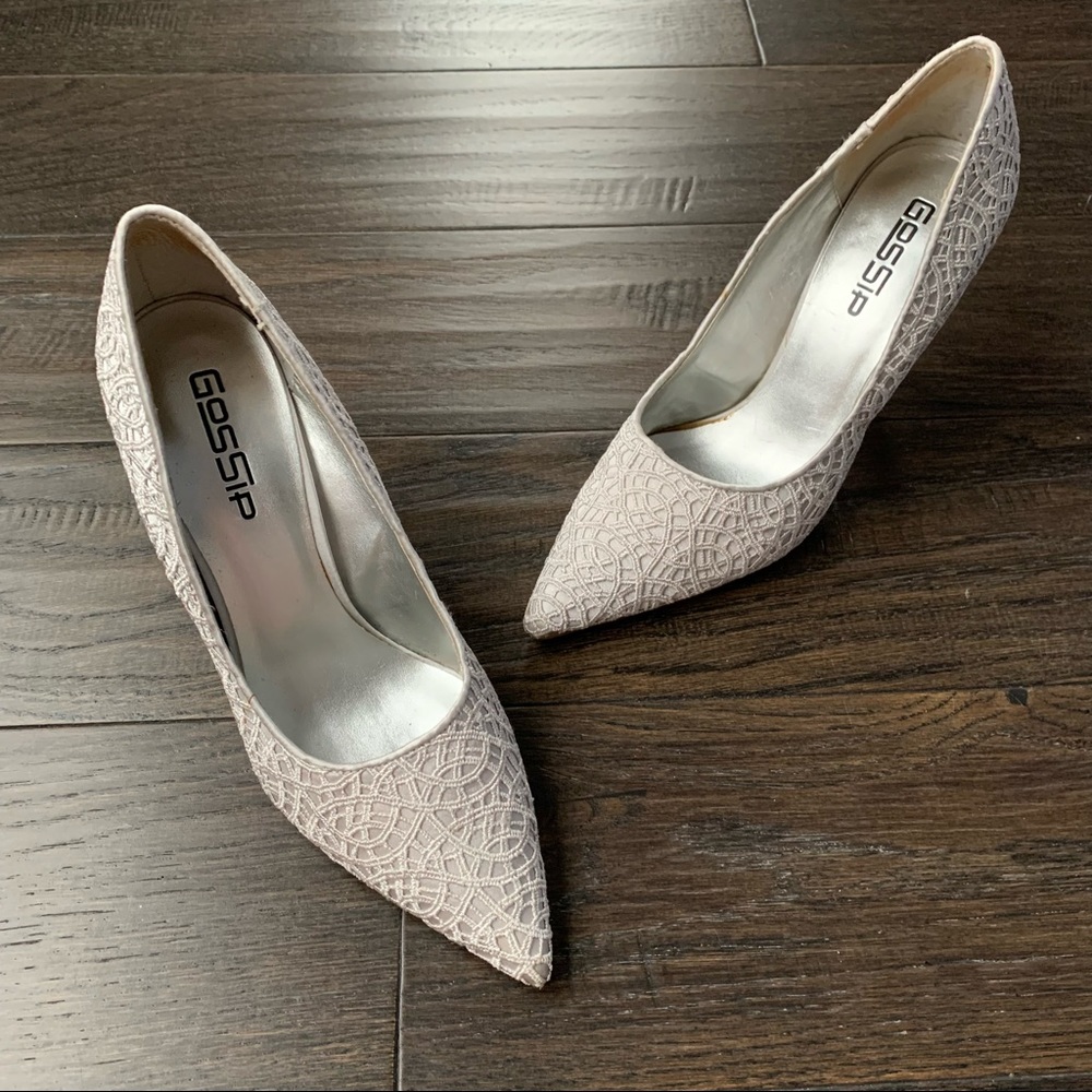 Gossip Size 7 White Lace Fabric 3.5 Inch High Heels